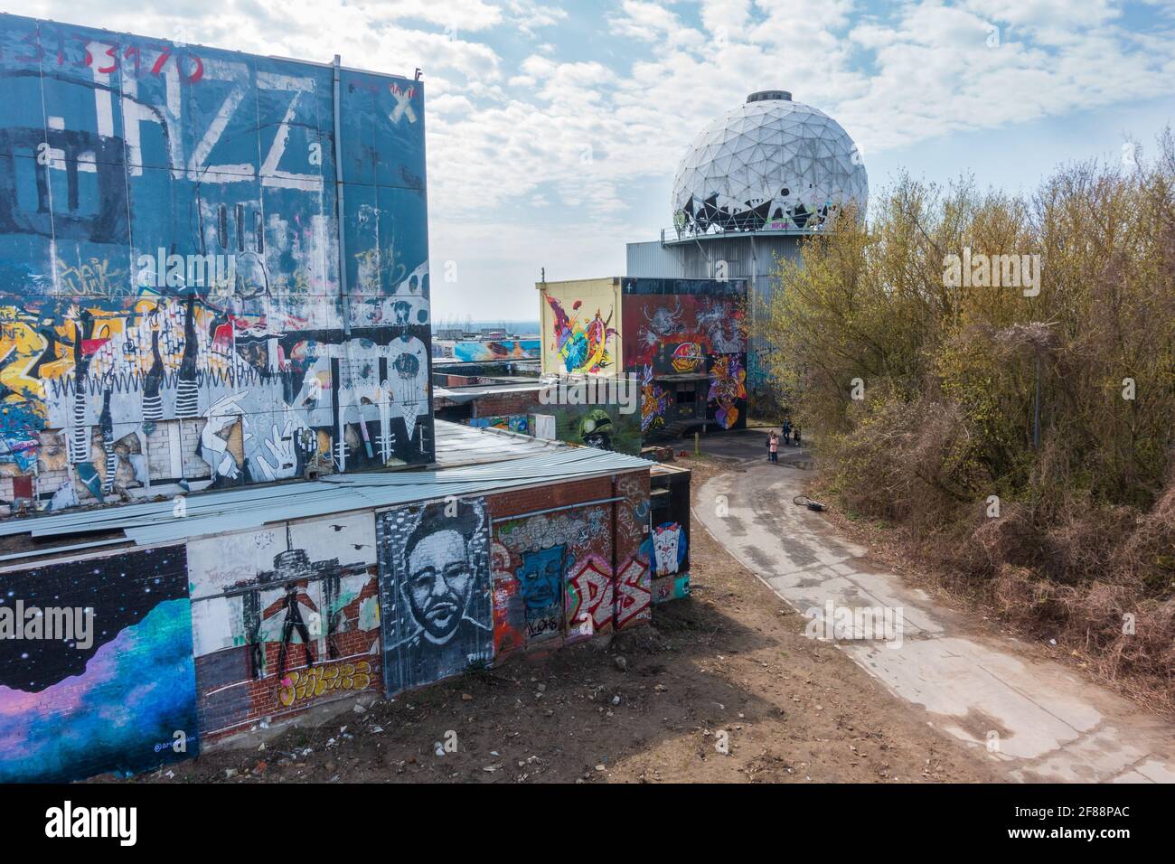 Ehemalige NSA-Hörstation im Kalten Krieg auf dem Teufelsberg In Berlin Stockfoto