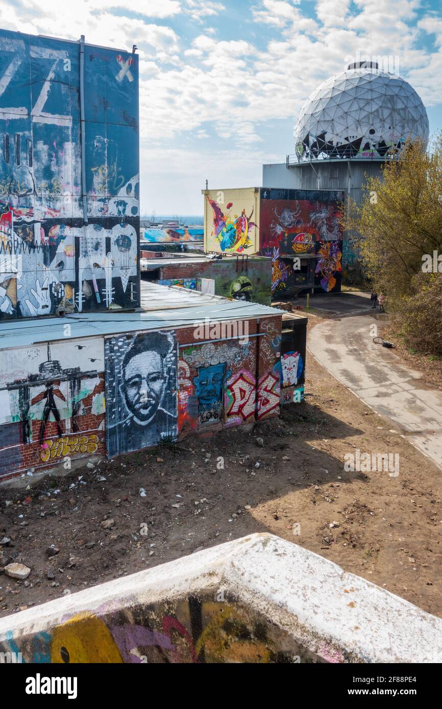 Ehemalige NSA-Hörstation im Kalten Krieg auf dem Teufelsberg In Berlin Stockfoto