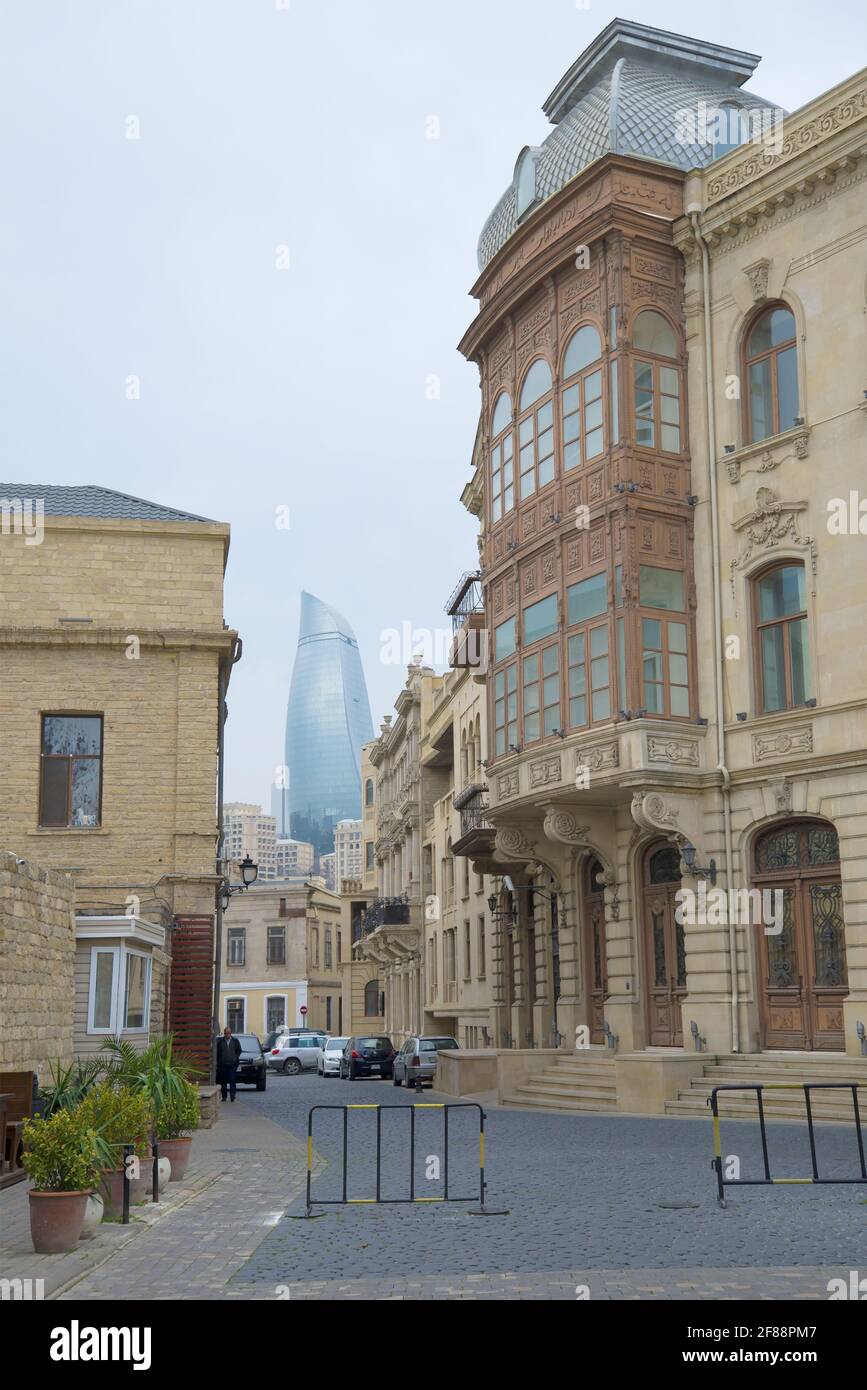 BAKU, ASERBAIDSCHAN - 29. DEZEMBER 2017: Ein trüber Dezembertag in der Altstadt Stockfoto