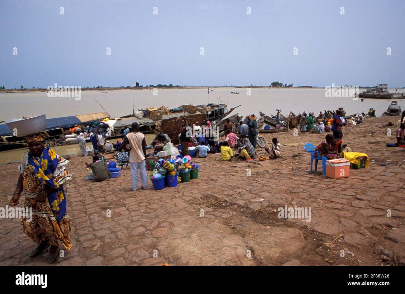 Boote im Hafen, Hafen von Mopti und Markt, Bani Fluss, Mopti, Inner Niger Delta Region, Mali Stockfoto