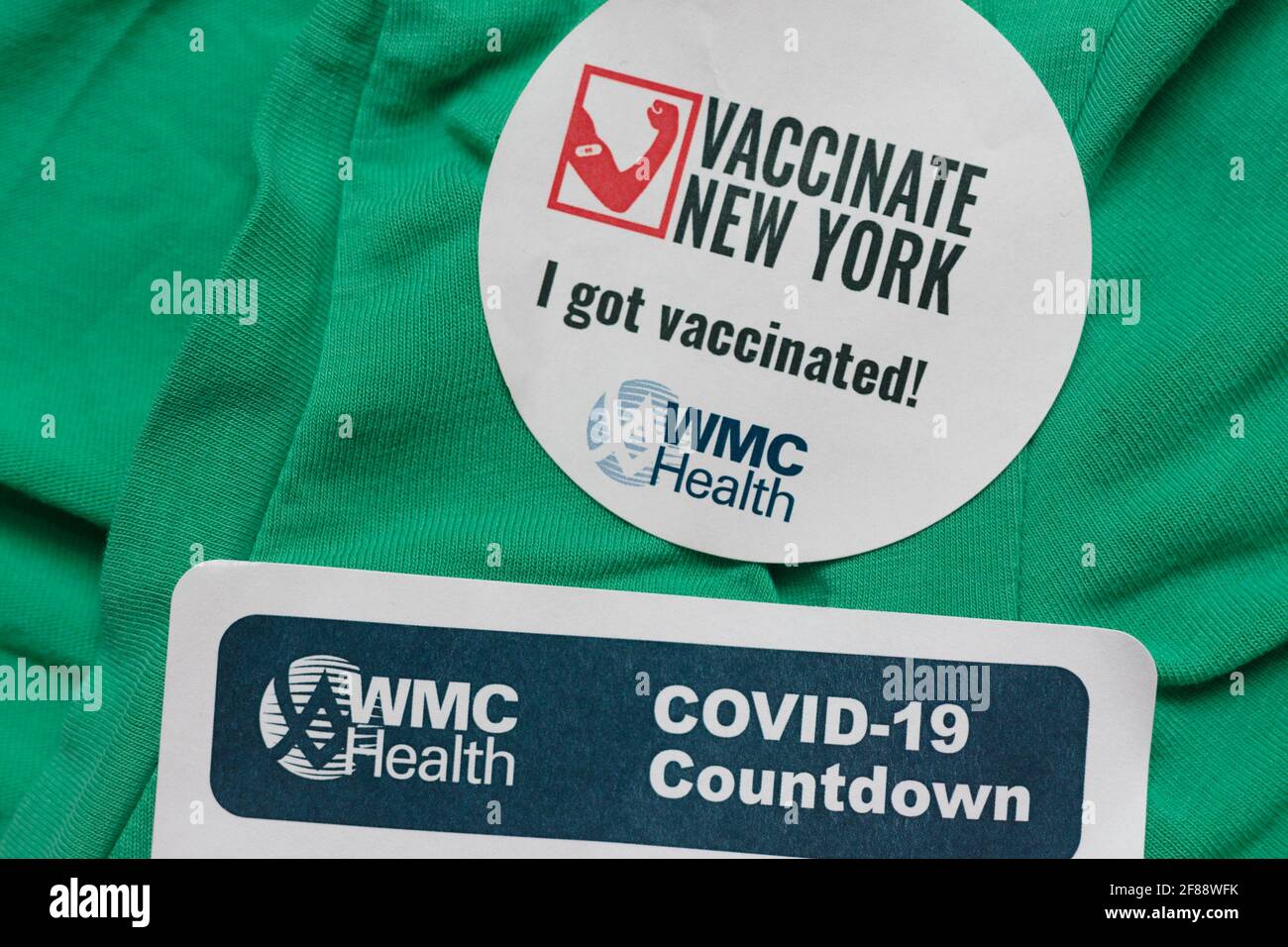 Ich wurde geimpft und Covid-19 Countdown-Aufkleber an Menschen gegeben, nachdem ich einen Covid-19 Impfschuss in New York erhalten hatte, diesen aus dem Westch Stockfoto