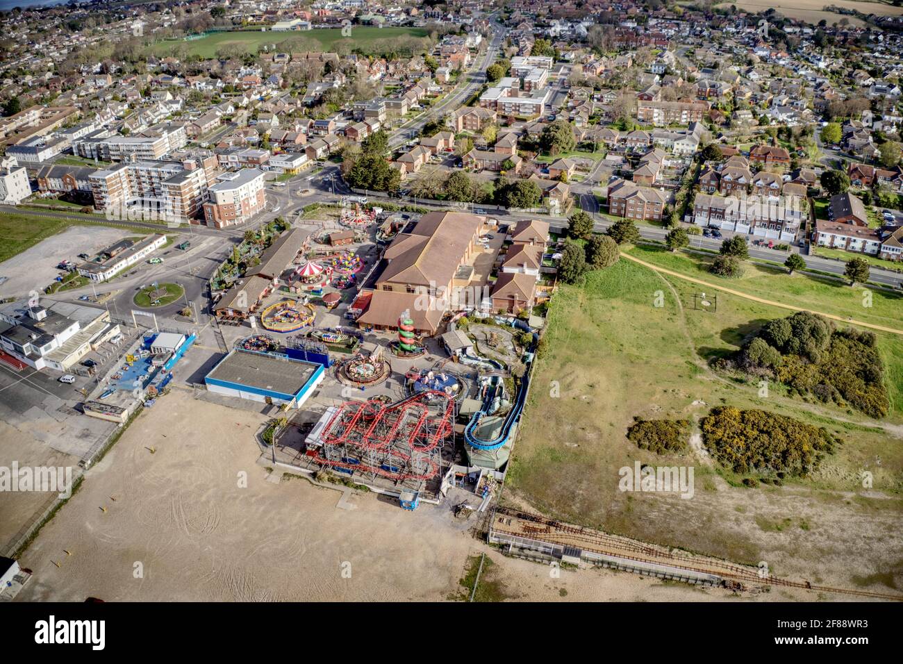 Hayling Island South Beach Luftbild mit dem Vergnügungspark und dem beliebten Urlaubsziel in Südengland Luftbild. Stockfoto