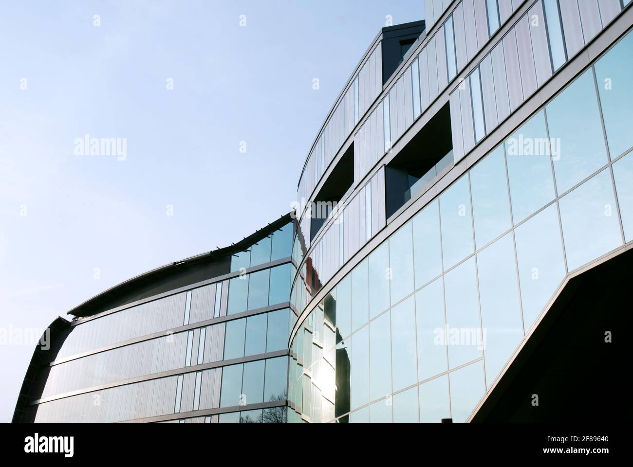 Moderne Architektur Glas und abstrahiert Formen Stockfotografie - Alamy