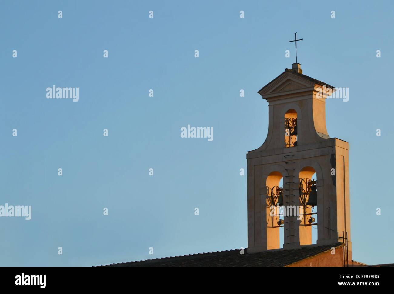 Antiker Glockenturm in Rom, Italien. Stockfoto