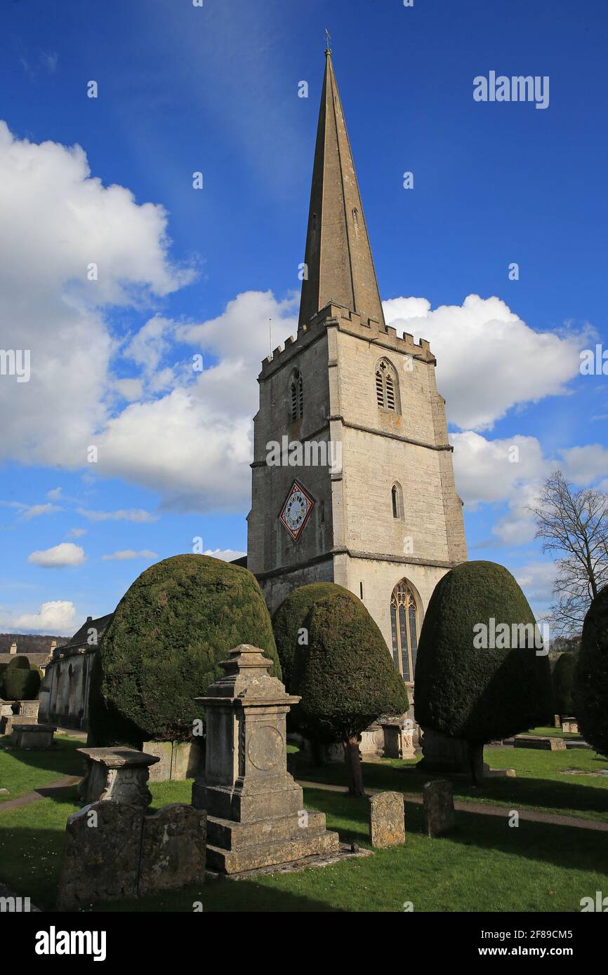 St Mary's Church in Painswick mit den 99 Baumeiben. Stroud, Gloucestershire. VEREINIGTES KÖNIGREICH Stockfoto