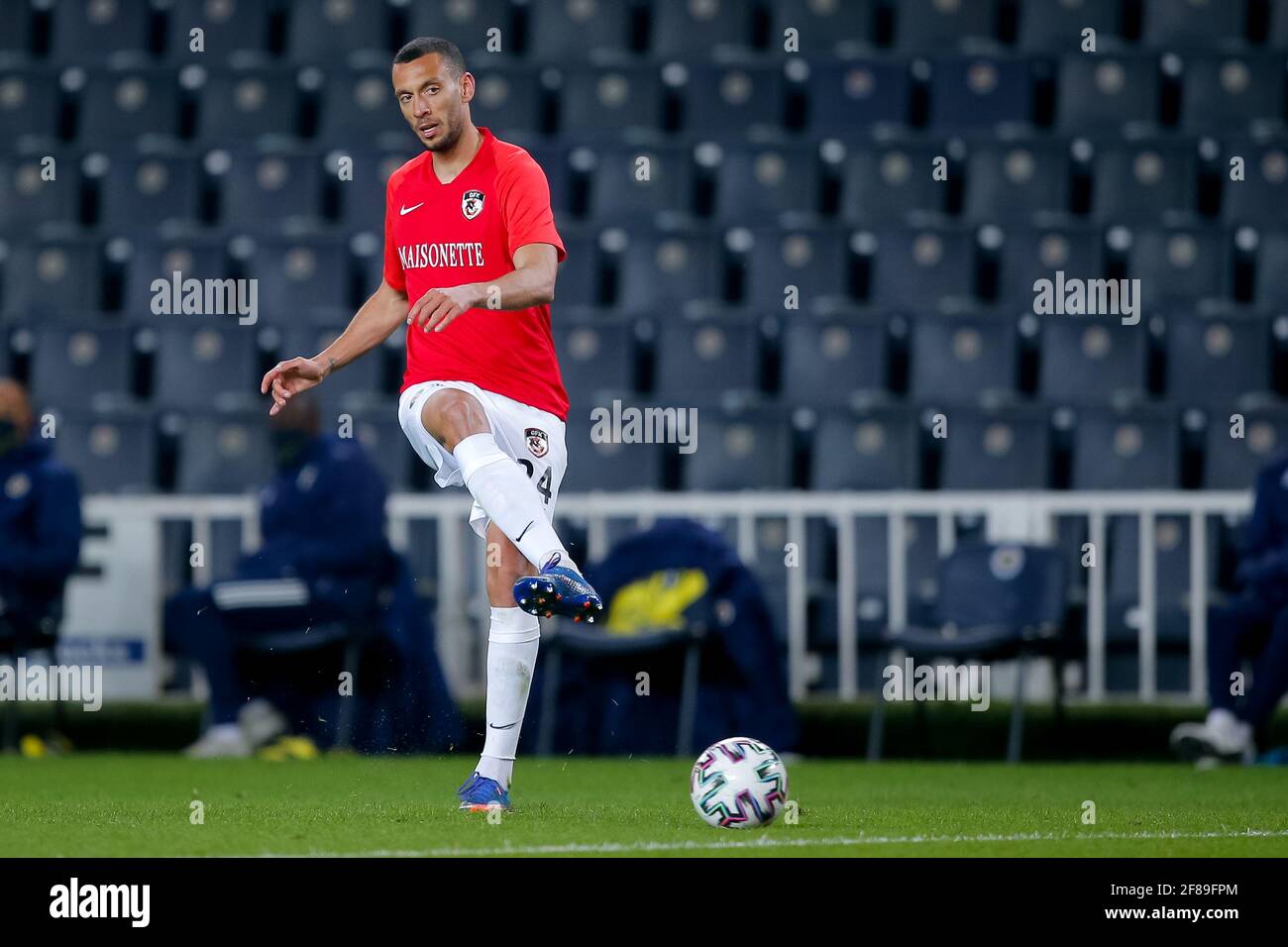 ISTANBUL, TÜRKEI - 12. APRIL: Roderick Miranda von Gaziantep FK beim Super Lig Spiel zwischen Fenerbahce SK und Gaziantep FK im Sukruu Saracoglu Sta Stockfoto