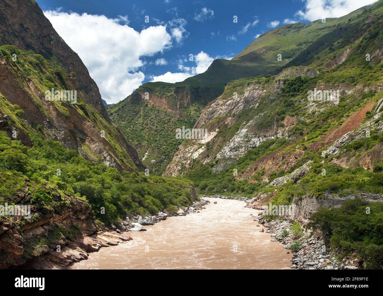 Rio Apurimac, Apurimac ist der obere Teil des langgezogensten und größten Amazonas-Flusses, Blick vom Choquequirao-Wanderweg, Cuzco-Gebiet, peruanischen Anden Stockfoto