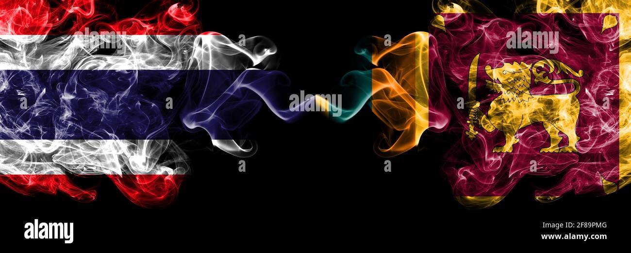 Thailand, Thai vs. Sri Lanka rauchige mystische Flaggen nebeneinander platziert. Dick gefärbte seidig abstrakte raucht Fahnen. Stockfoto