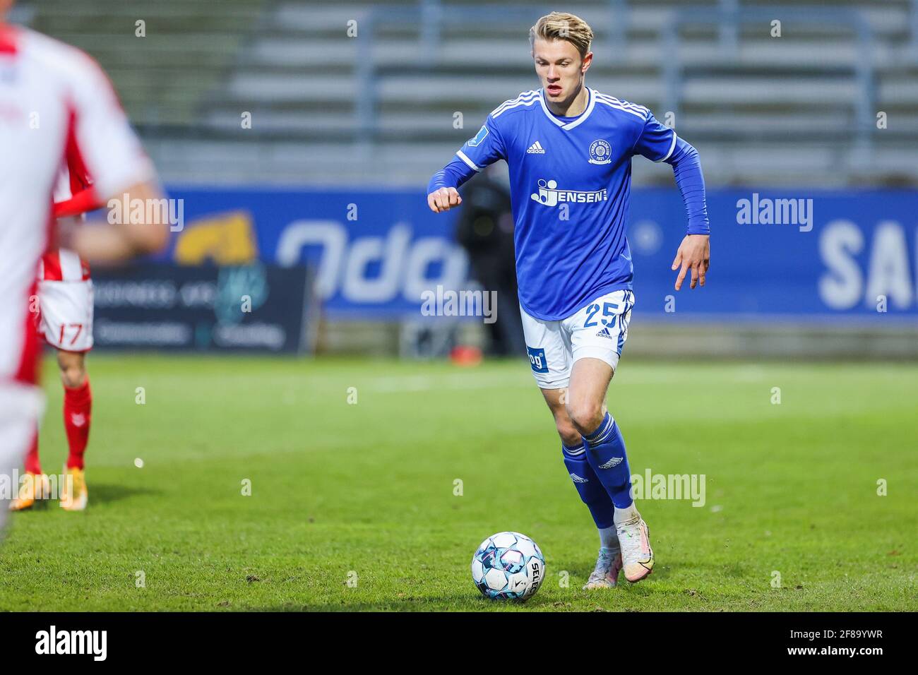 Kongens Lyngby, Dänemark. April 2021. Emil Kornvig (25) von Lyngby Boldklub im 3F Superliga-Spiel zwischen Lyngby Boldklub und AAB im Lyngby Stadion in Kongens Lyngby, Dänemark. (Foto: Gonzales Photo/Alamy Live News Stockfoto