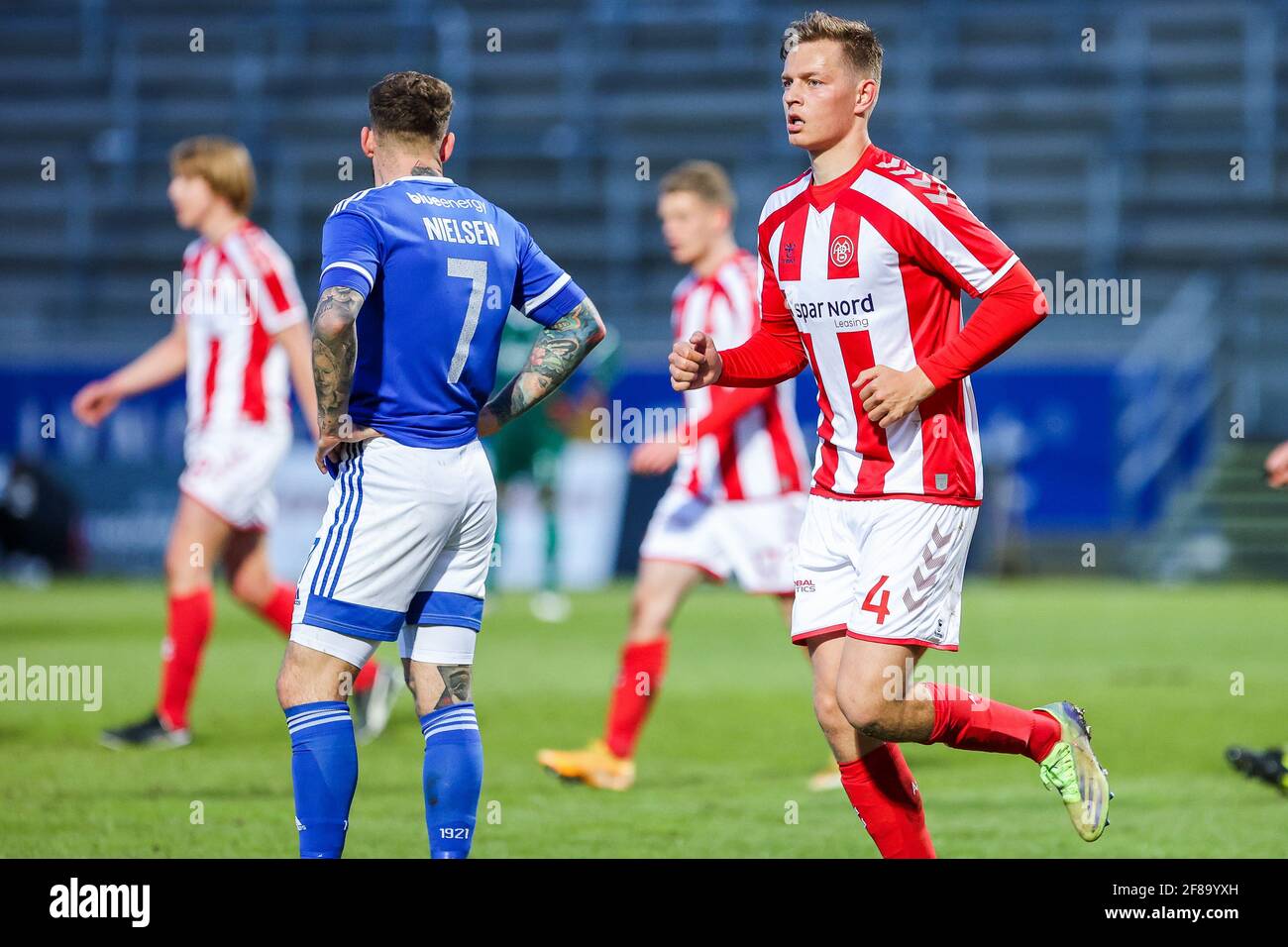 Kongens Lyngby, Dänemark. April 2021. Mathias Ross (4) von AAB beim 3F Superliga-Spiel zwischen Lyngby Boldklub und AAB im Lyngby Stadion in Kongens Lyngby, Dänemark. (Foto: Gonzales Photo/Alamy Live News Stockfoto