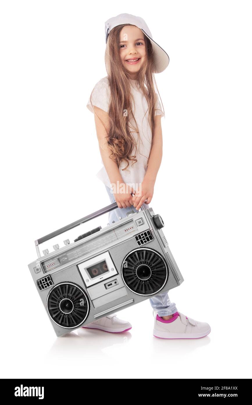 Junge Hip-Hop-Mädchen Musik auf Boombox Retro-Radio hören, Ghetto Blaster,  isoliert auf weißem Hintergrund Stockfotografie - Alamy