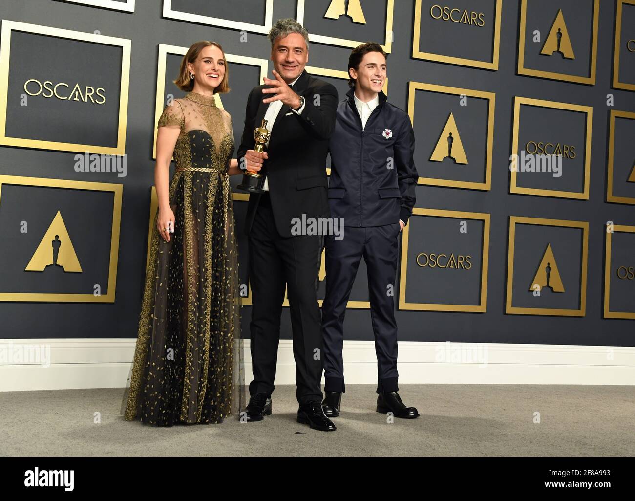 Natalie Portman, Taika Waititi, Timothee Chalamet, Jojo Rabbit im Presseraum während der 92. Annual Academy Awards, Oscars, die am Sonntag, den 9. Februar 2020 im Dolby Theater in Hollywood und Highland in Hollywood, Kalifornien, abgehalten wurden. Foto von Jennifer Graylock-Graylock.com 917-519-7666 Stockfoto