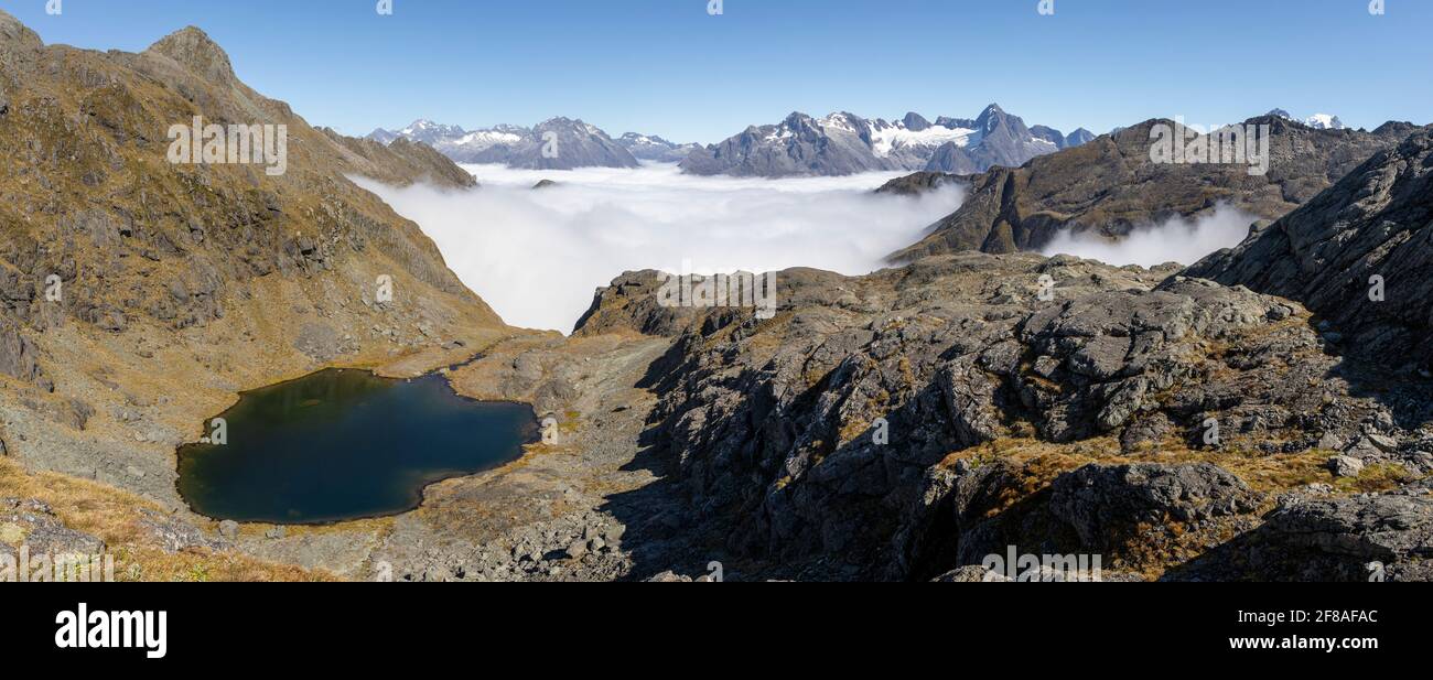 Alpine Tarn auf Serpentine Range, Neuseeland Stockfoto