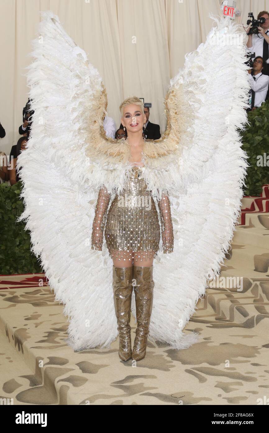 Katy Perry kommt zur Met Costume Gala Heavenly Bodies 2018, die am Montag, den 7. Mai 2018, im Metropolitan Museum of Art in New York City stattfindet. Foto von Jennifer Graylock-Graylock.com 917-519-7666 Stockfoto