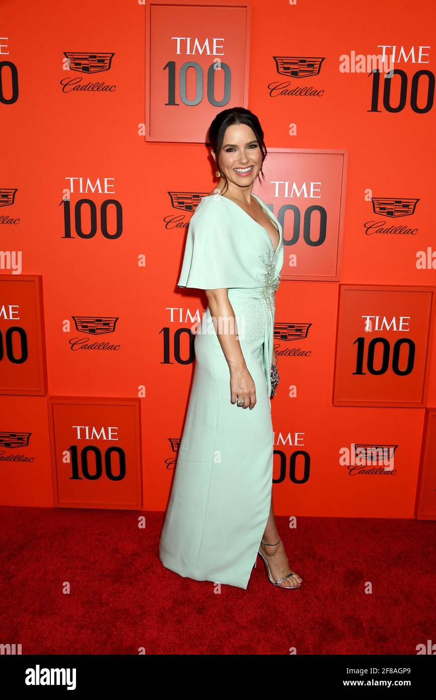 Sophia Bush kommt in J. Mendel zur 2019-MAL-100-Gala, die am Dienstag, dem 23. April 2019, im Jazz im Lincoln Center in New York City stattfand. Foto von Jennifer Graylock-Graylock.com 917-519-7666, New York, New York - -IM BILD: Sophia Bush Jennifer Graylock-Graylock.com -GRA 6775 Jennifer Graylock-Graylock.com Stockfoto