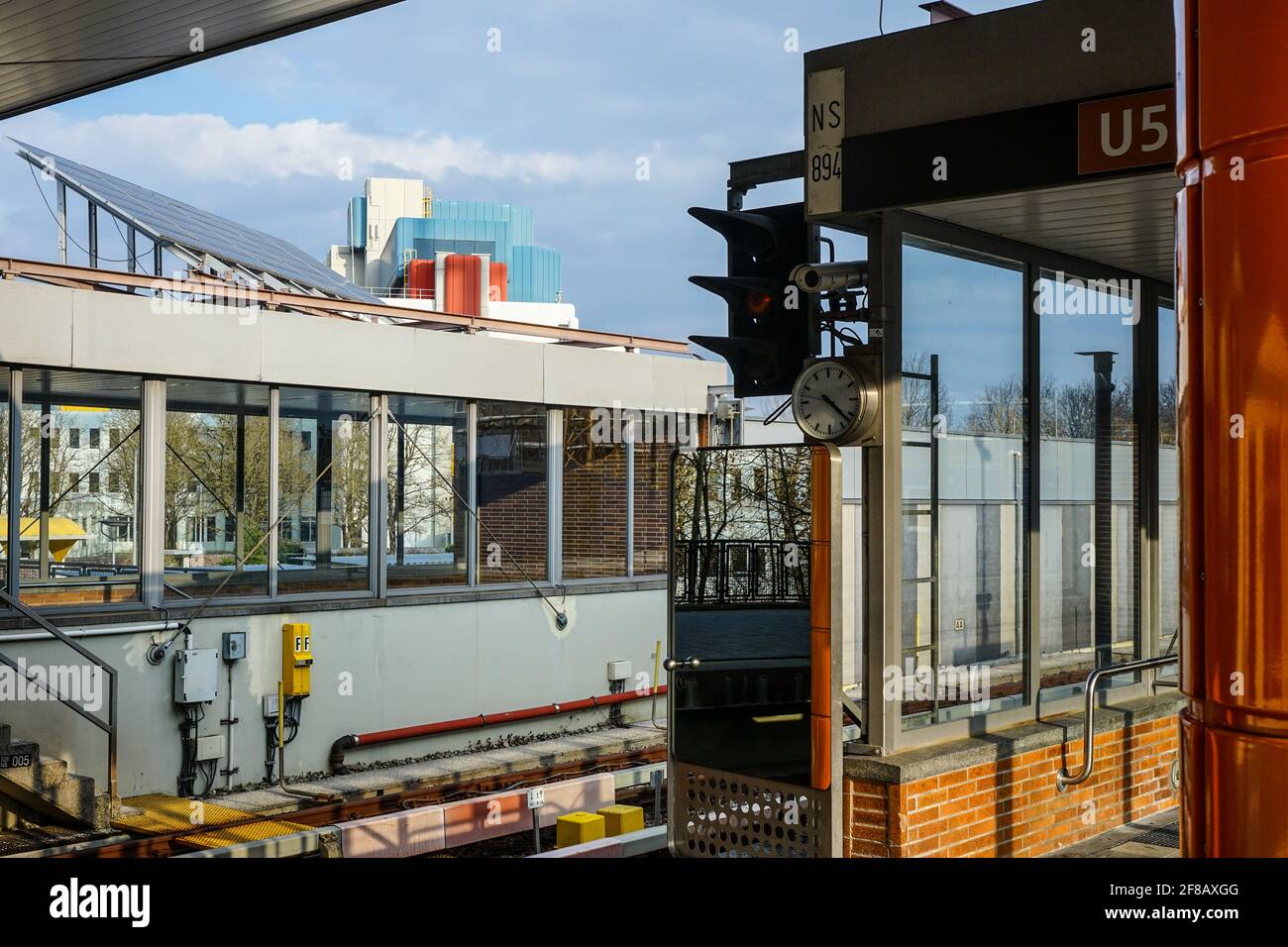 München, Neuperlach-Süd, Bayern, Deutschland, März 7, 2021: Siemens-Standort München Perlach (Legoland genannt). Blick von der U-Bahnstation 'Neuperlach Stockfoto