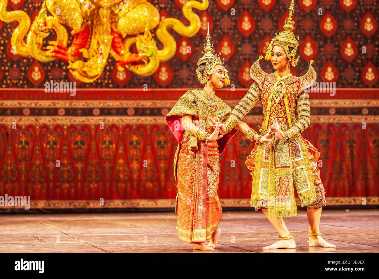 Bangkok, Thailand - 28. November 2014: Khon-Performance, die Romanzenszenen zwischen Phra RAM und Nang Sida im Ramayana-Epos. Thailand. Stockfoto
