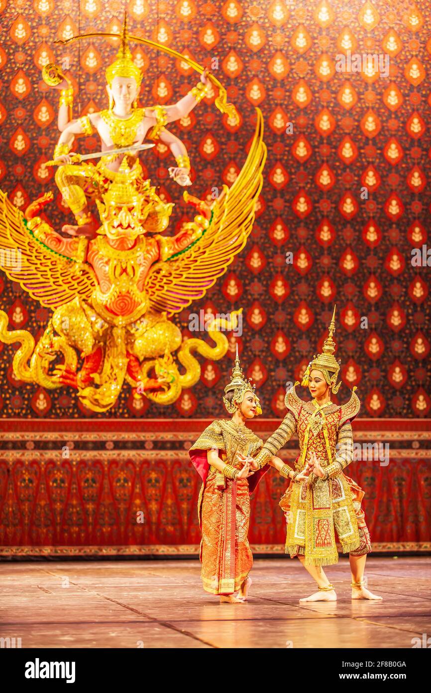 Bangkok, Thailand - 28. November 2014: Khon-Performance, die Romanzenszenen zwischen Phra RAM und Nang Sida im Ramayana-Epos. Thailand. Stockfoto