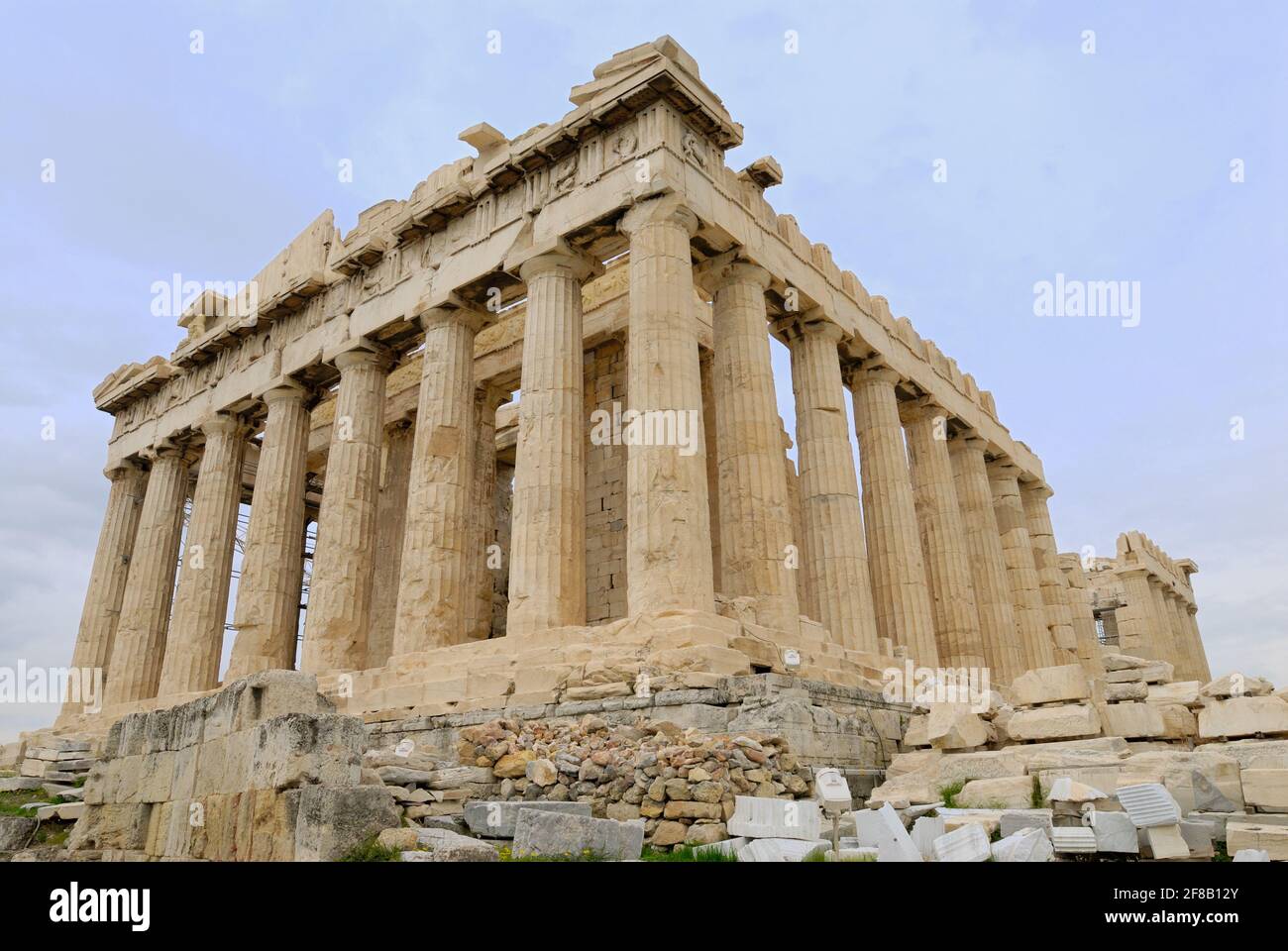 Parthenon (Athene Parthenos) ist der beeindruckende Haupttempel der Akropolis und ist der Jungfrau Athene aus dem 5. Jahrhundert v. Chr., Athen, gewidmet Stockfoto