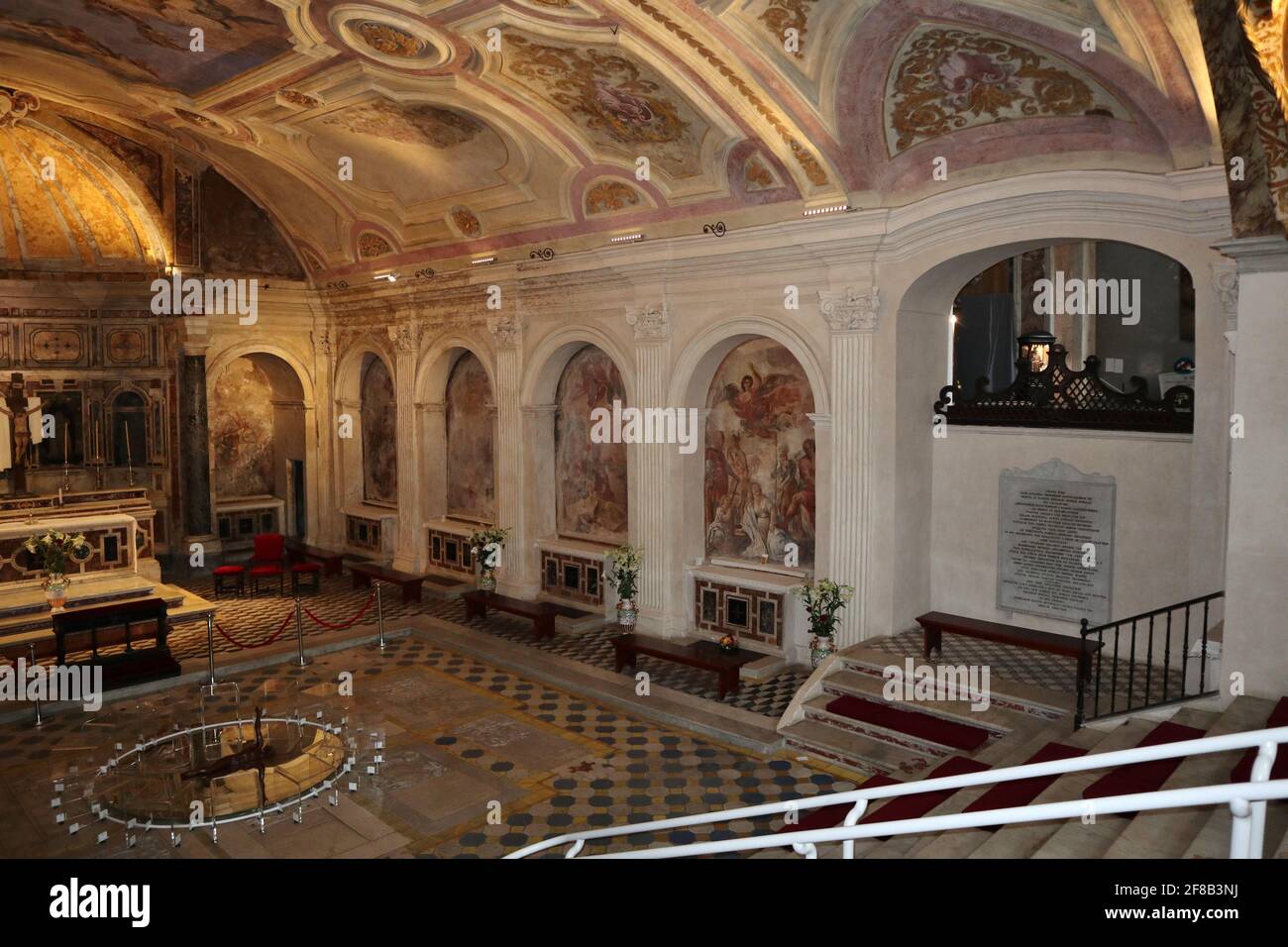 Napoli - Cripta della Basilica di Santa Maria alla Sanità Dies ist der Fall Stockfoto