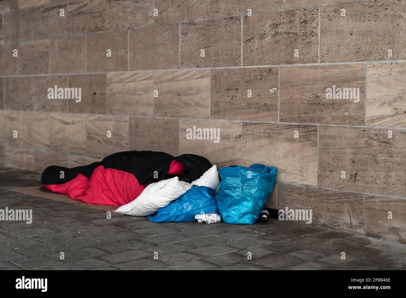 Nachtlager eines Obdachlosen Stockfoto