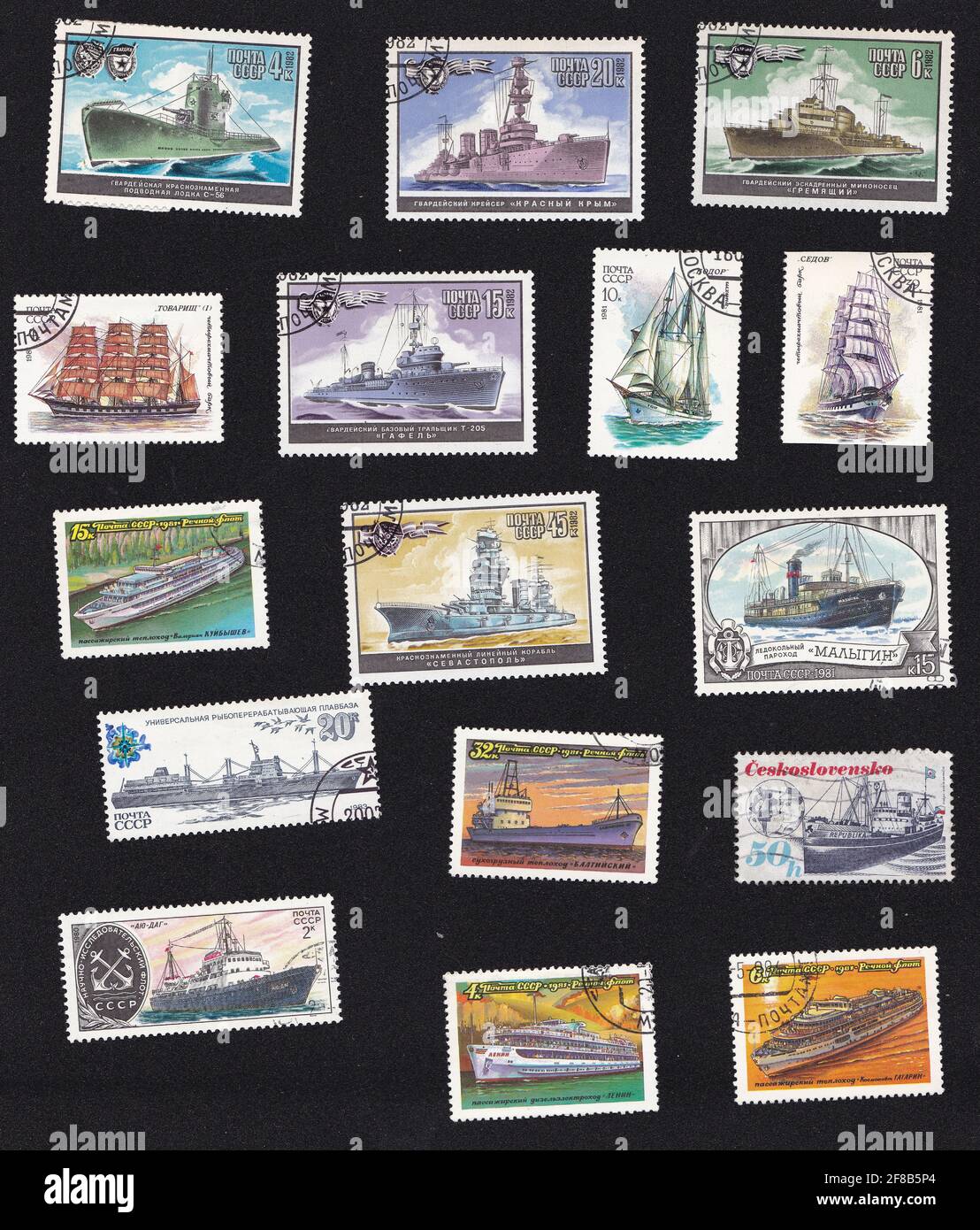 UdSSR - um 1980: Eine Serie von Briefmarken. U-Boote, Schiffe und Eisbrecher. Das Schiff ist auf der Briefmarke. Collage mit altem Seetransport. Zeichnung auf einem alten Stempel. Stockfoto