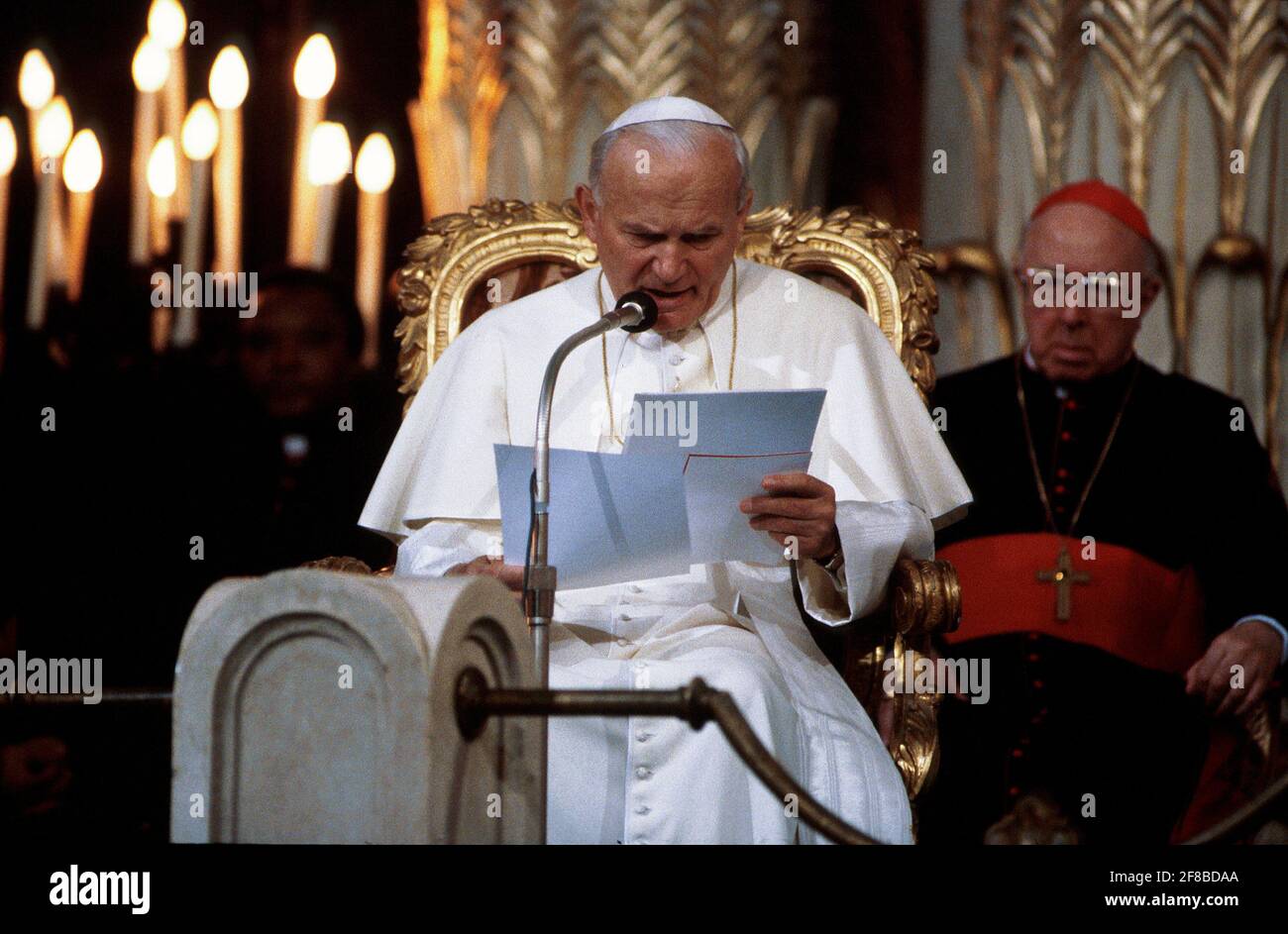 13. April 1986: Besuch von Papst Johannes Paul II. In der Synagoge von Rom, Italien. Stockfoto