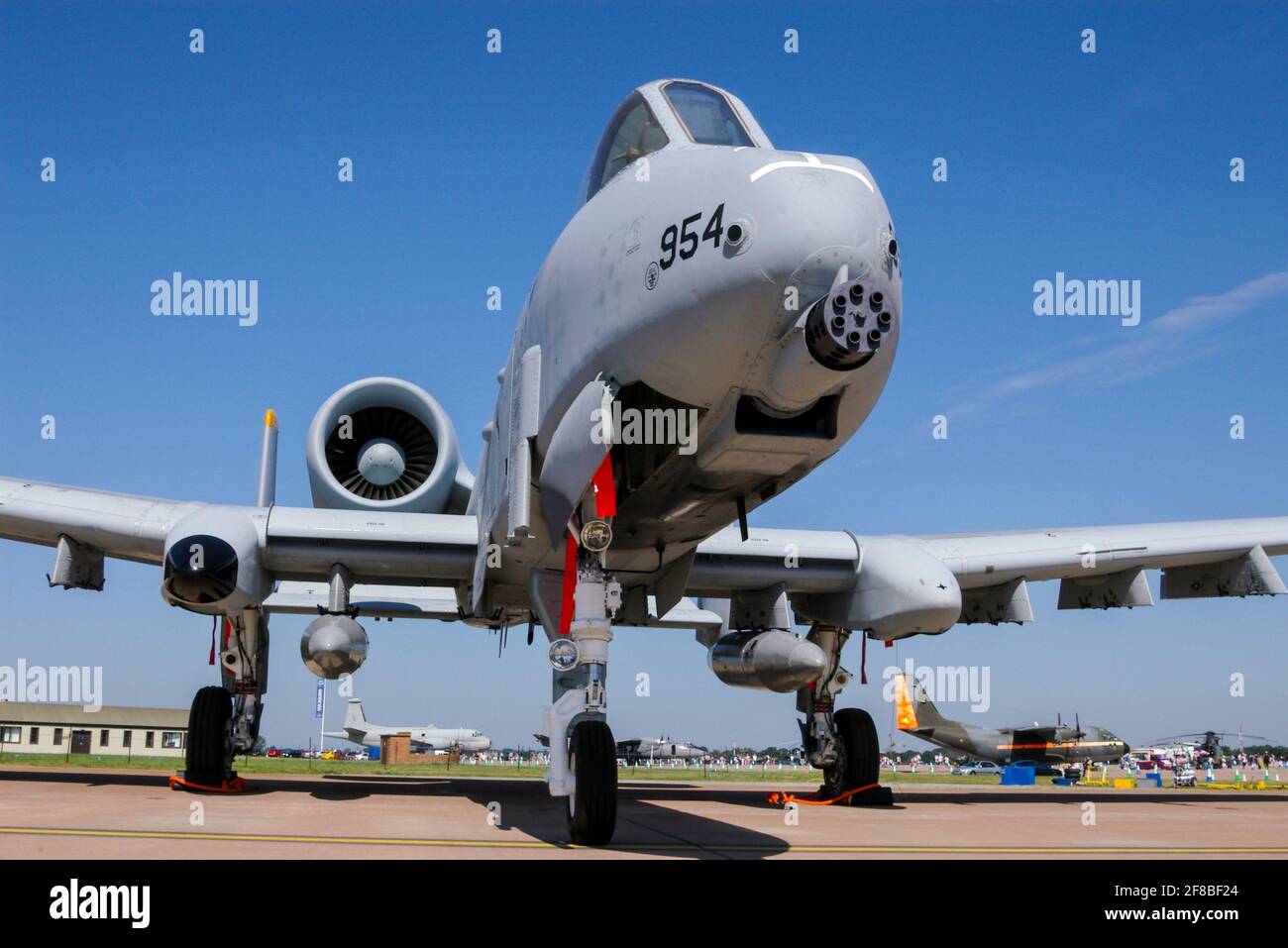 Fairchild Republic A-10 Thunderbolt II, ein amerikanisches zweimotorige, geradlinige Düsenflugzeug, das für den Panzerabwehrangriff mit einer riesigen Gatling-Waffe entwickelt wurde Stockfoto