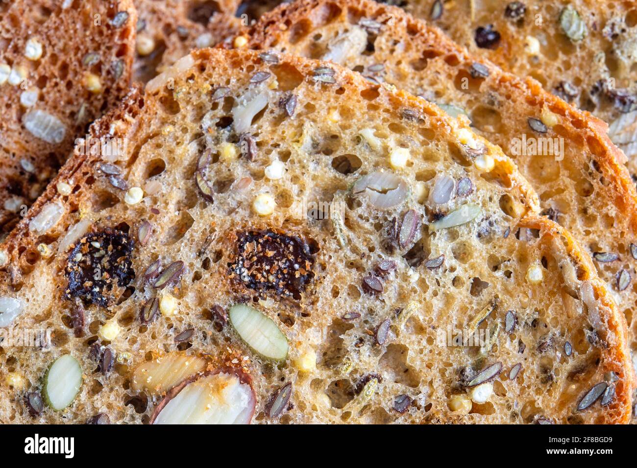 Scheiben Brot mit Samen Stockfoto