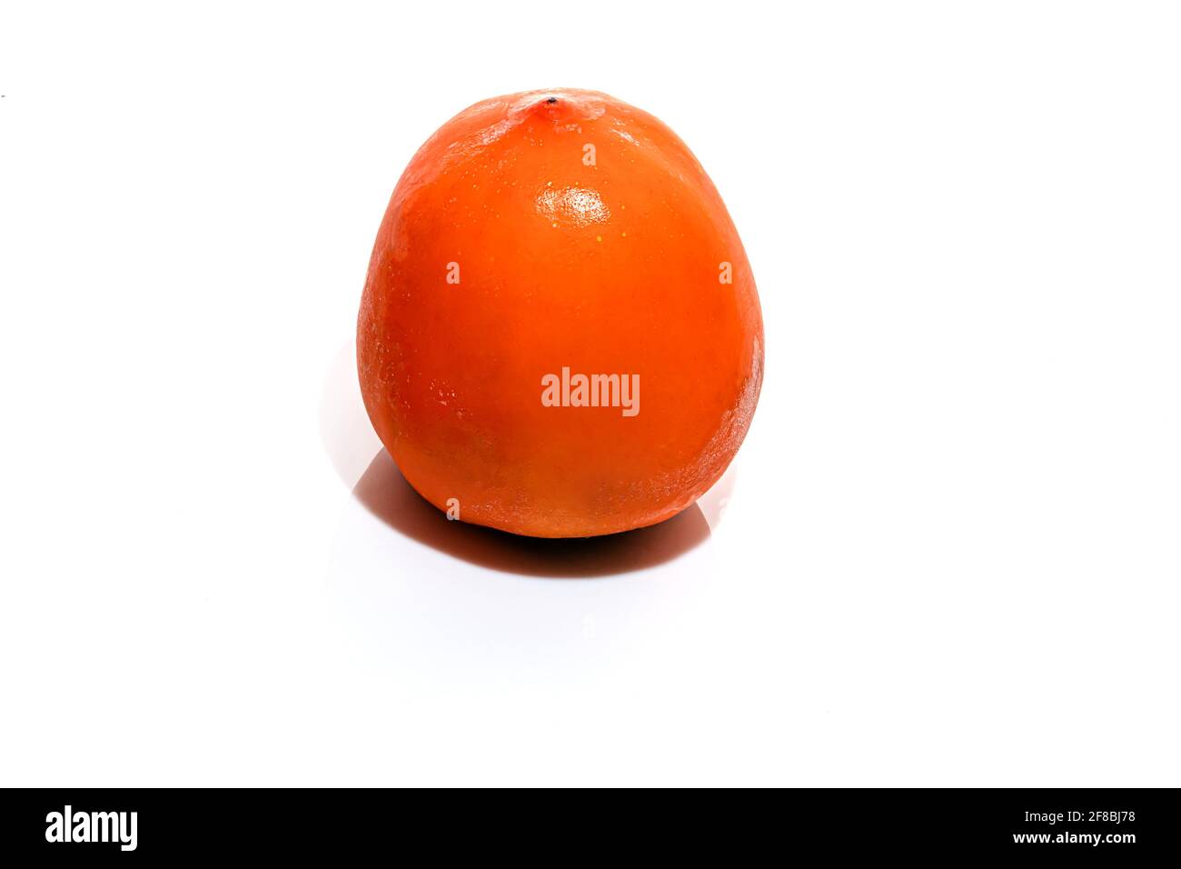 Persimmon auf weißem Hintergrund. Isolieren. Obst und gesunde Ernährung. Speicherplatz kopieren. Stockfoto