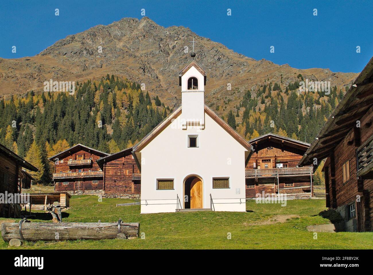 Österreich, Kapelle und Almhütten zu mieten auf der Staller Alm in Osttirol im Villgraten Tal, einem schönen Gebiet im Nationalpark hohe Tauern im Austr Stockfoto