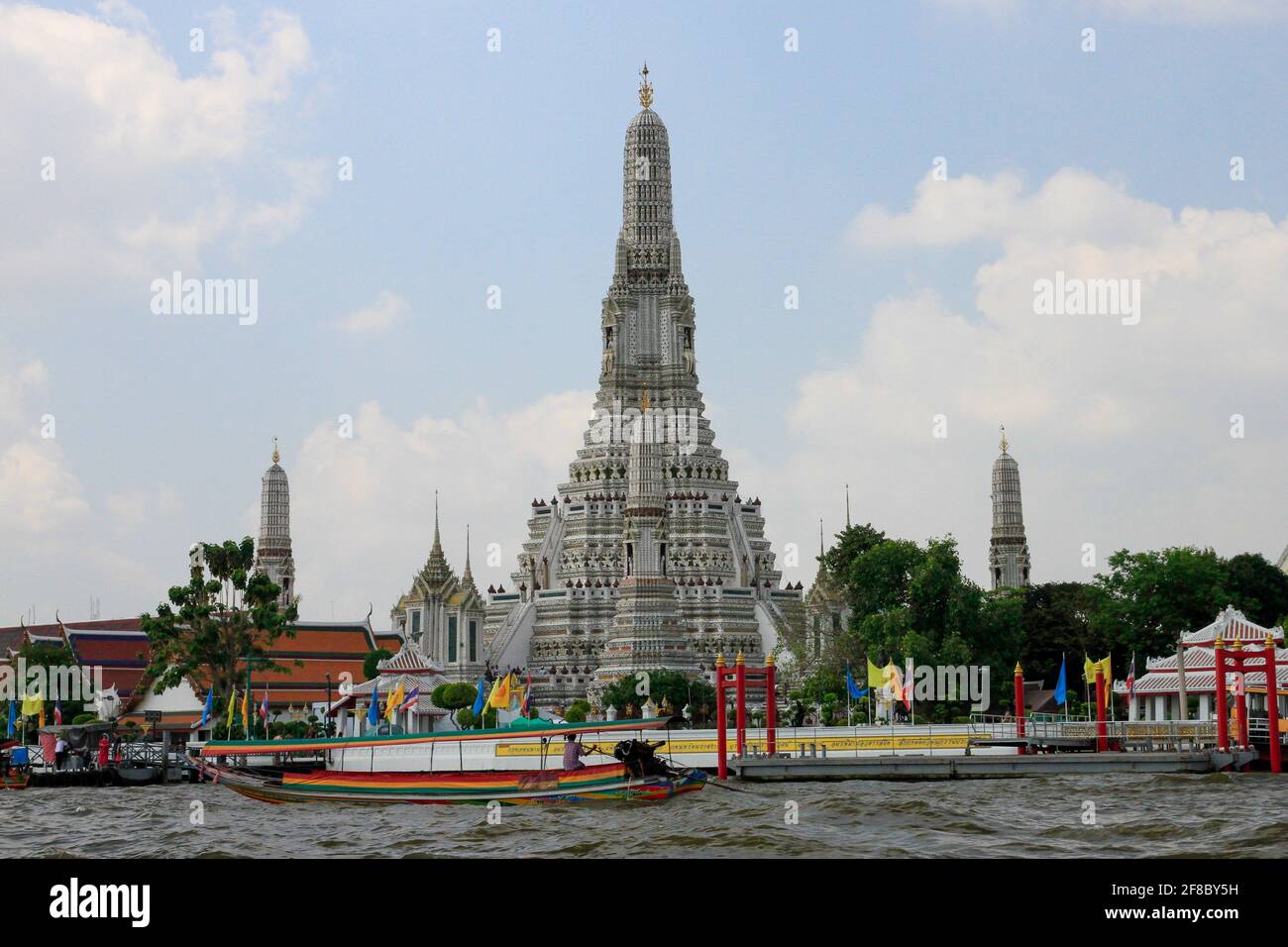 Wat Arun Tempel Aus Dem Fluss In Bangkok Thailand Stockfotografie Alamy