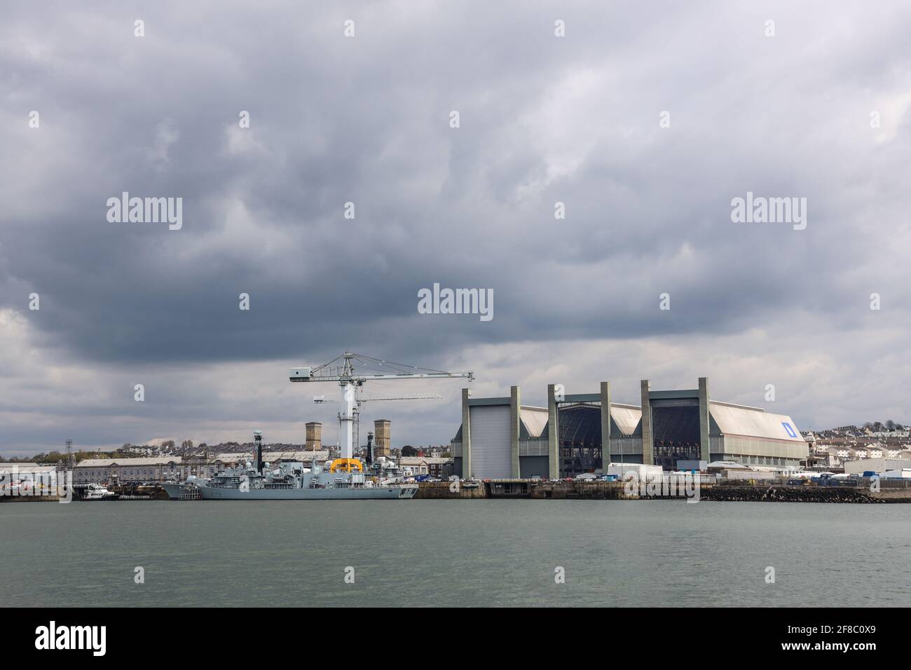 Der Verteidigungsriese Babcock International, Betreiber von Devonport Dockyard, dem größten Marinestützpunkt in Westeuropa, hat angekündigt, dass Arbeitsplätze verloren gehen sollen Stockfoto