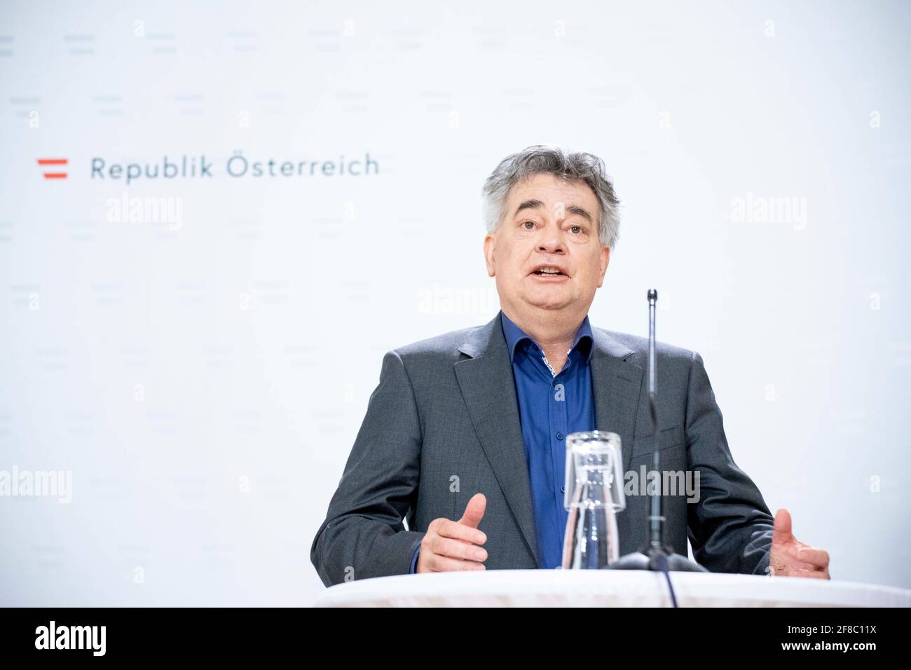 Wien, Österreich: Vizekanzler Werner Kogler (GRÜNE) präsentierte den designierten Gesundheitsminister Dr. Wolfgang Mückenstein als den Nachfolger des Stockfoto