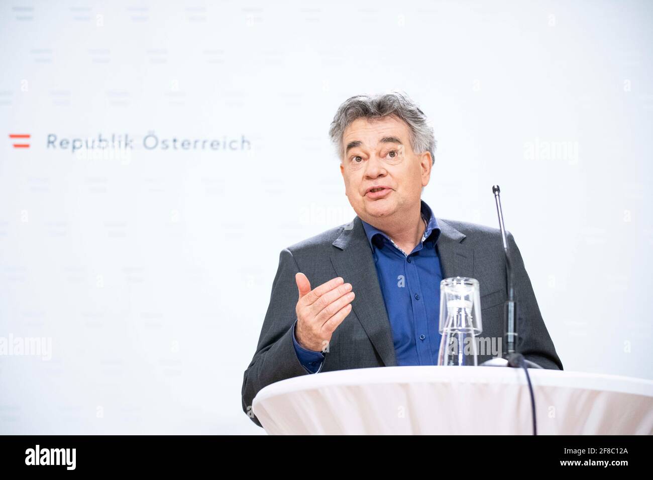 Wien, Österreich: Vizekanzler Werner Kogler (GRÜNE) präsentierte den designierten Gesundheitsminister Dr. Wolfgang Mückstein als den Nachfolger des Stockfoto
