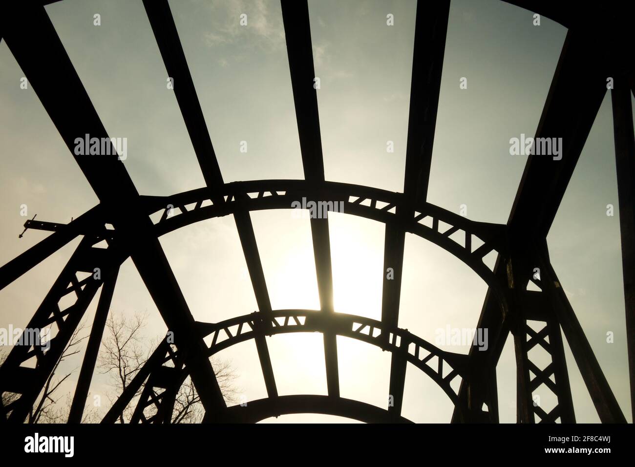 Metallstruktur in Silhouette, abstrakter Minimalismus geometrisches Konzept Stockfoto