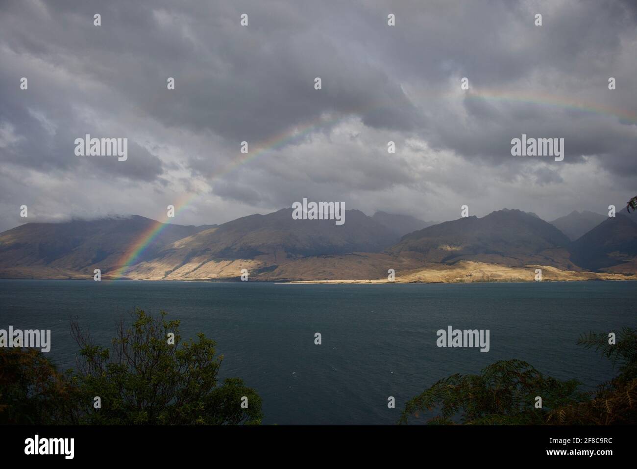 Regenbogen im Sturm, Lake Wanaka Stockfoto