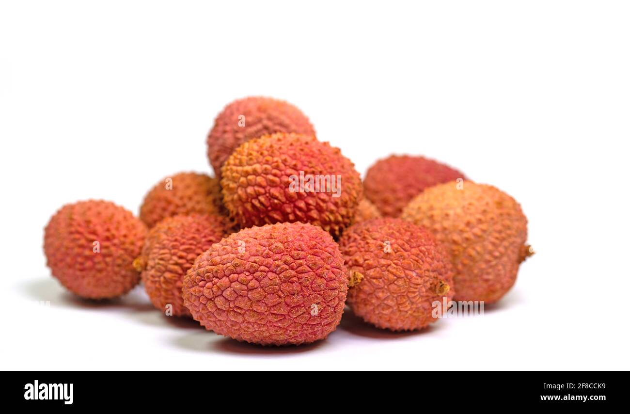 Früchte vom Litchi chinensis, vor weißem Hintergrund Stockfoto