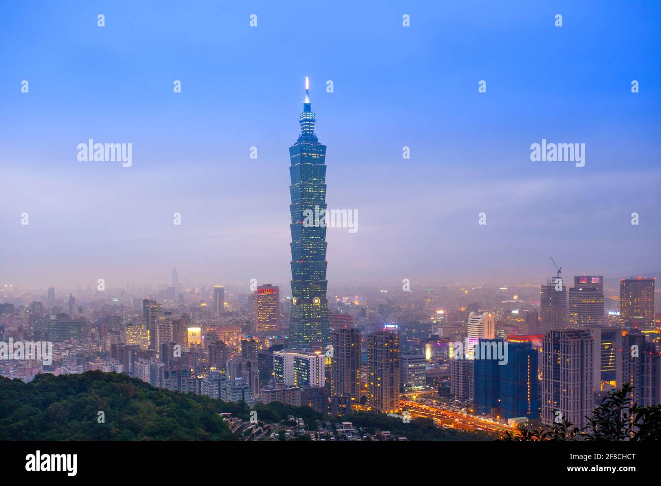 Das Gebäude Taipei 101 und das zentrale Geschäftsviertel, Taipei, Hauptstadt von Taiwan, Taiwan Stockfoto