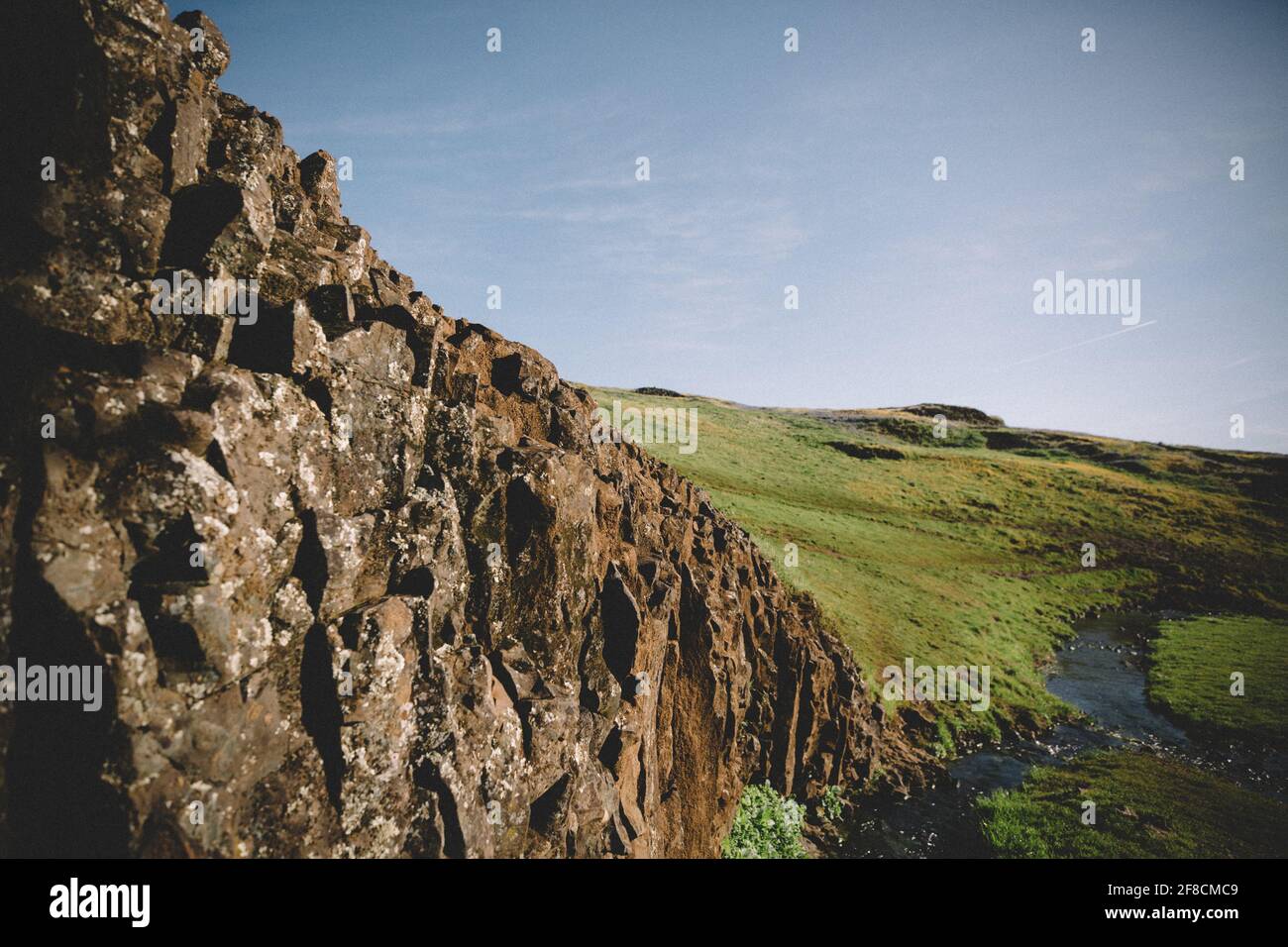 Detailaufnahme von Basaltic Rock auf der Tabletop Mesa On Ein sonniger Tag Stockfoto