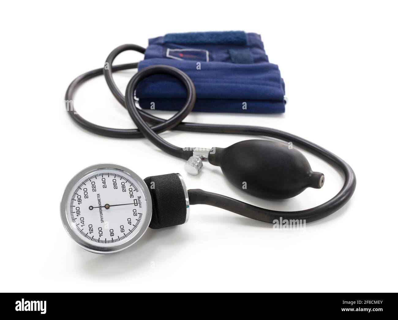Blutdruckmessgerät für Blutdruckmessung auf weißem Hintergrund isoliert Stockfoto