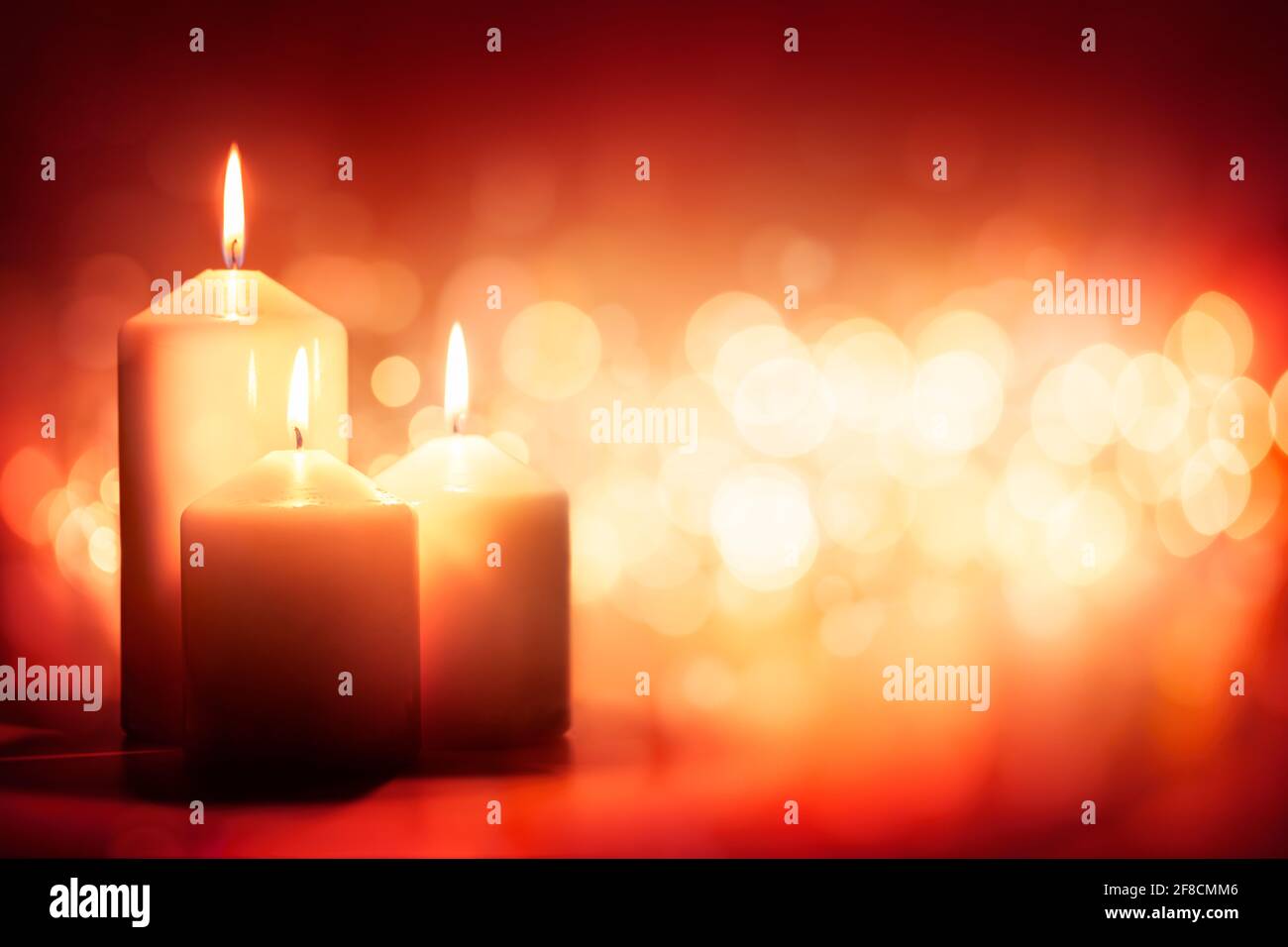 Kerze und Kerzenlicht Hintergrund mit Kopierraum Stockfoto