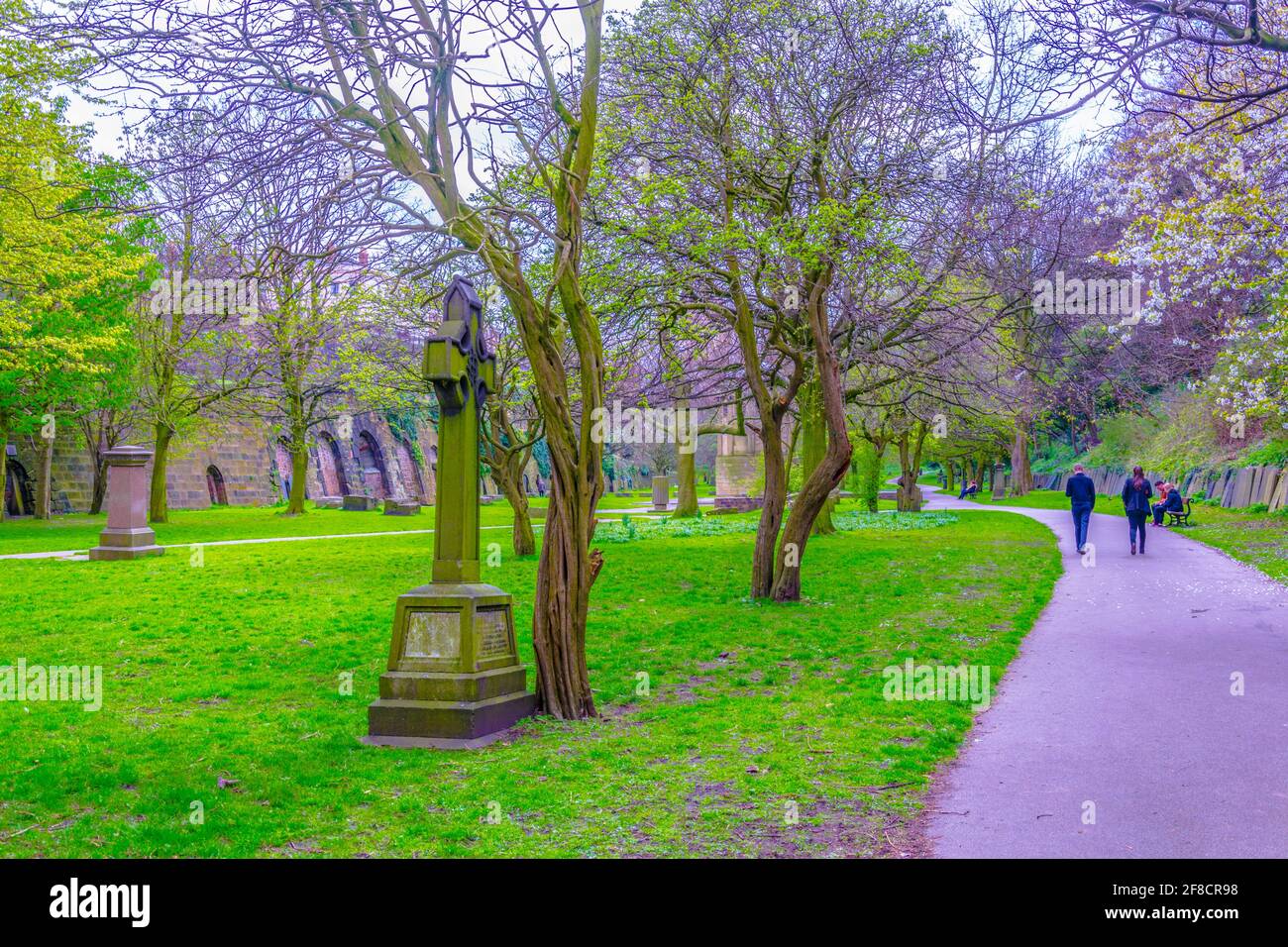 Blick auf einen alten Friedhof im Saint james Garten in Liverpool, England Stockfoto