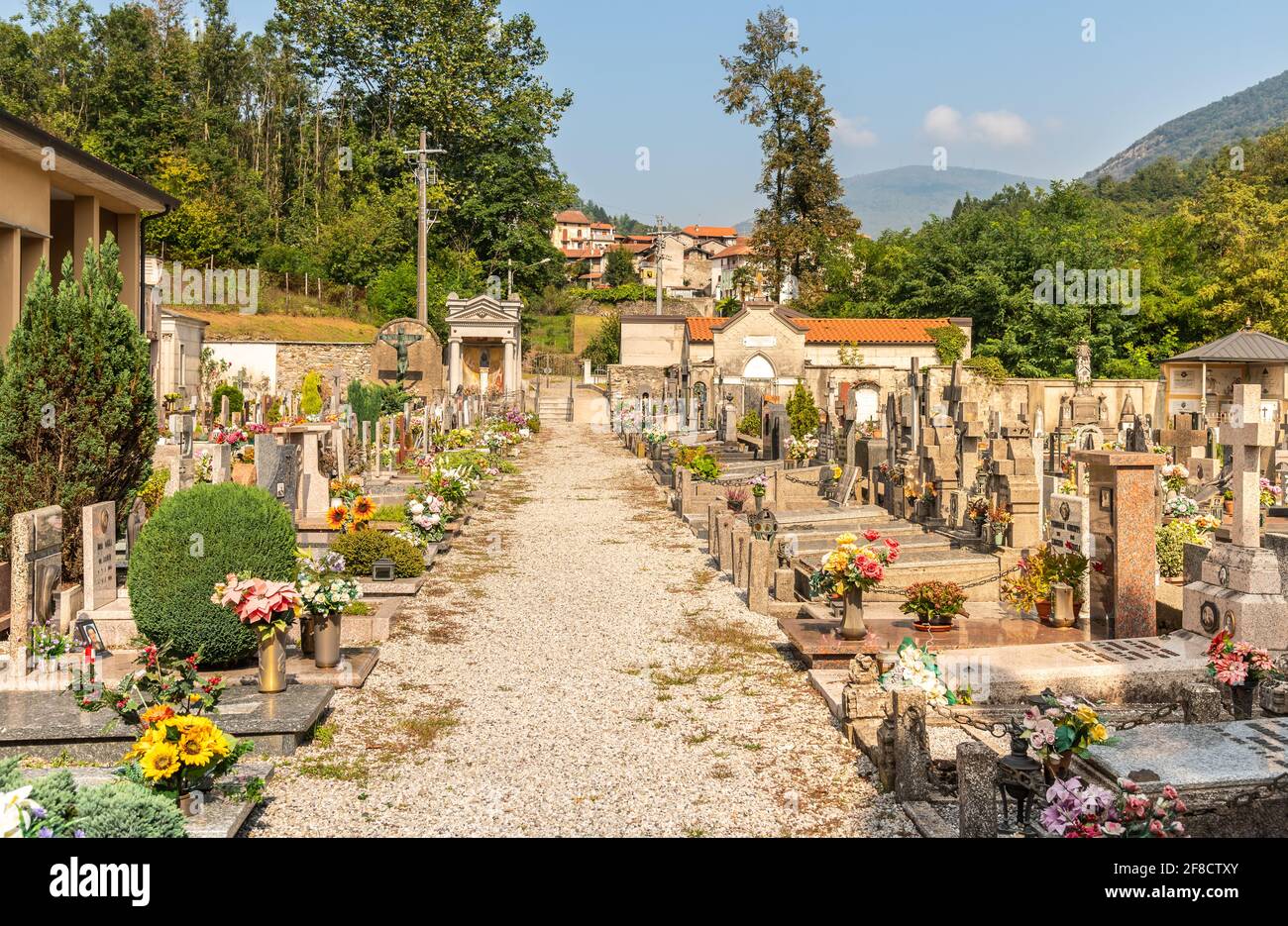 Ansicht des Friedhofs von Dumenza, Provinz Varese, Italien Stockfoto