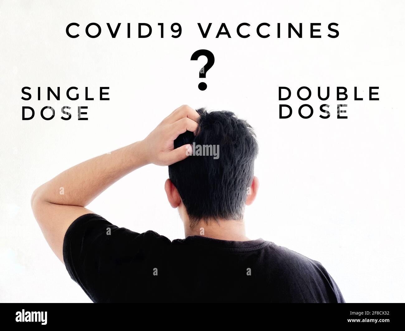 Covid19 Coronavirus-Impfstoff - verwirrte Mann über verschiedene Impfstoffoptionen. Einige Impfstoffe sind Einzeldosis- und andere Doppeldosis-Impfstoffe. Stockfoto