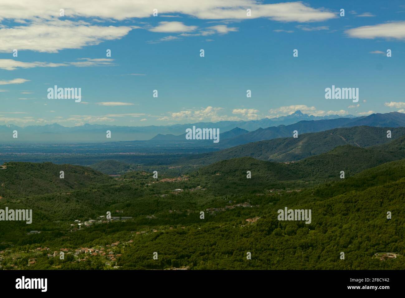 Italienische Alpenlandschaft über dem Po-Flusstal bei Turin Stockfoto