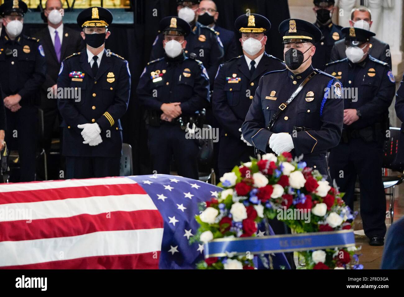 Der ermordete US-Polizeibeamte William „Billy“ Evans ist am Dienstag, den 13. April 2021, während einer Zeremonie im Capitol in Washington zu Ehren. Quelle: J. Scott Applewhite/Pool via CNP /MediaPunch Stockfoto