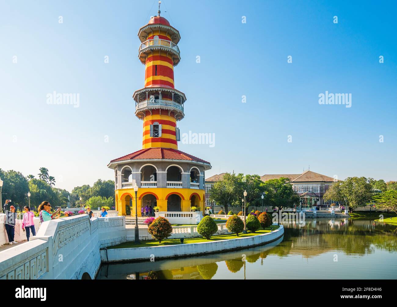 PROVINZ AYUTTHAYA, THAILAND - 19. DEZEMBER 2018 - Tower Withun Thasana oder der Salbei Lookout im Bang Pa-in Royal Palace oder der Sommerpalast auf Decembe Stockfoto