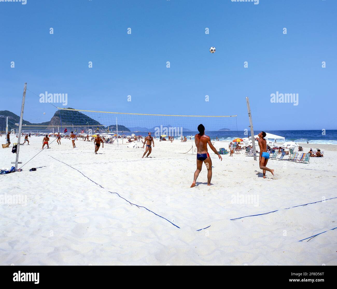 Beachvolleyball-Spiel, Strand CoCopera, Rio de Janeiro, Bundesstaat Rio de Janeiro, Republik Brasilien Stockfoto