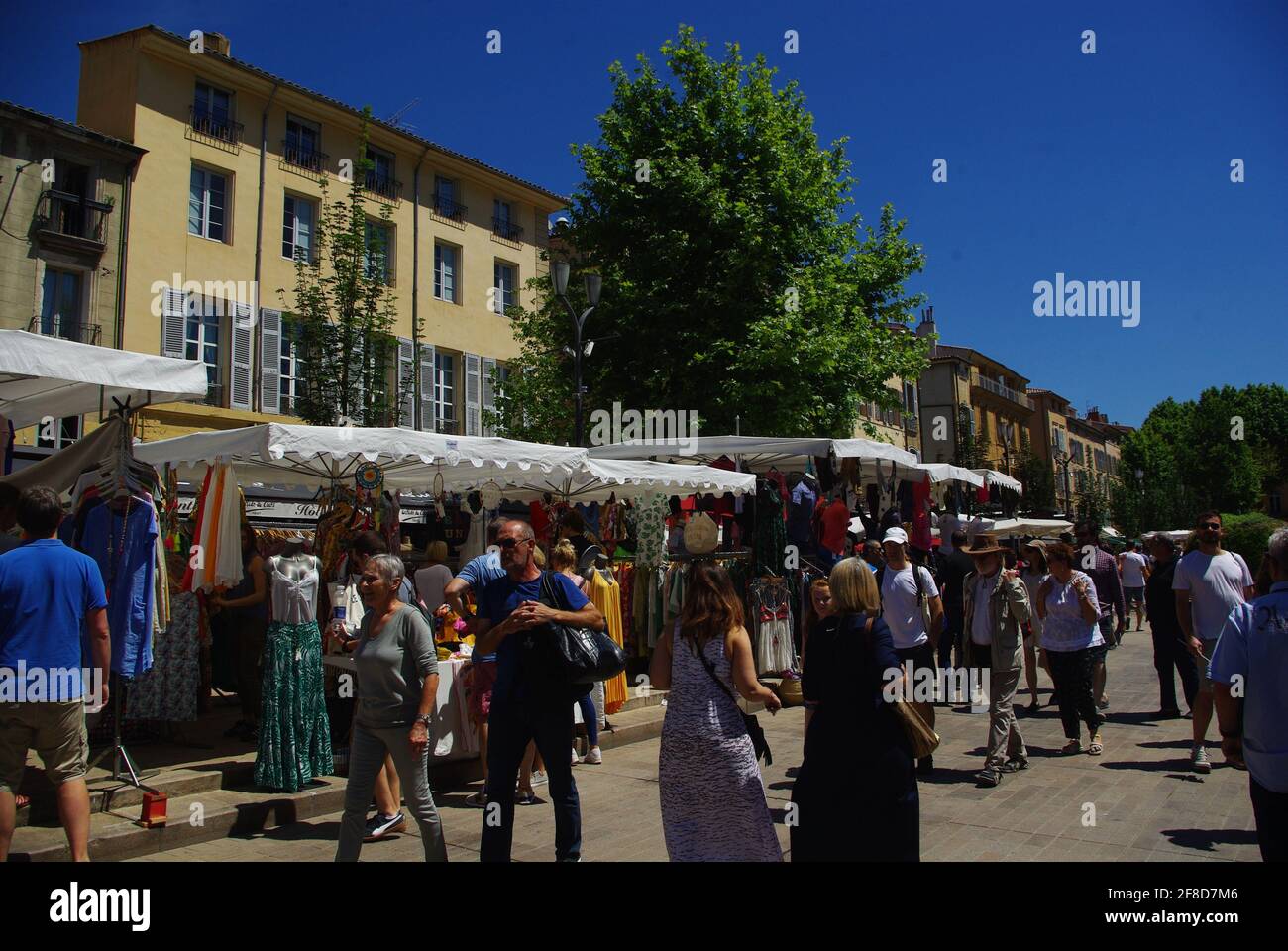 Marktstände auf Cours Mirabeau, Aix en Provence, Frankreich Stockfoto